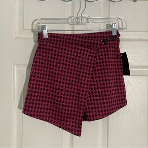 Pink houndstooth skort